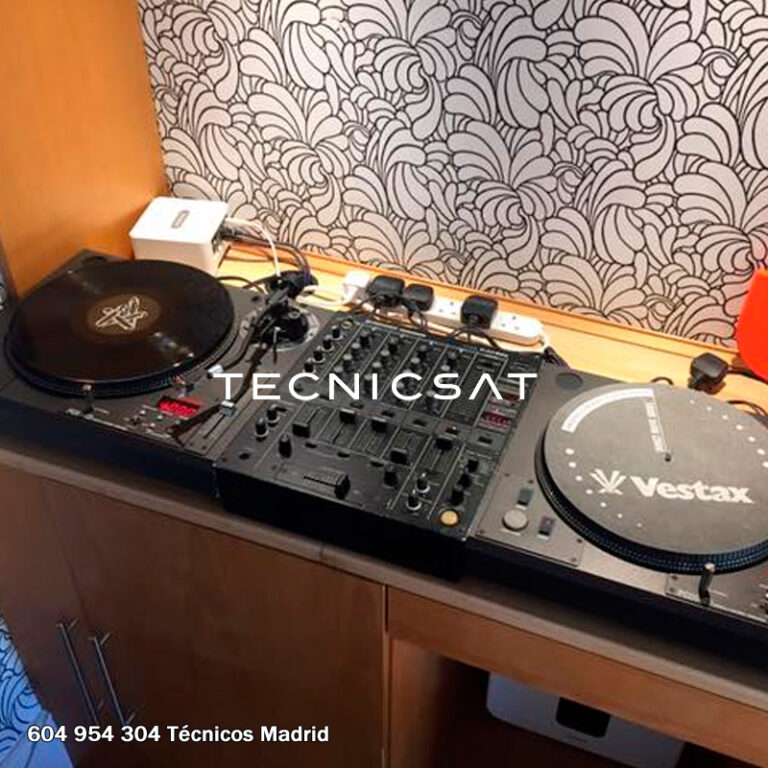 Reparación de mesa de mezcla en Madrid. Técnicos